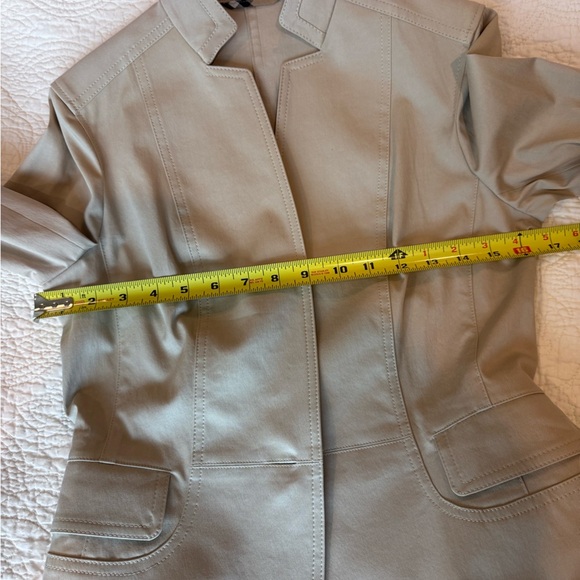 NWT Burberry jacket - 38 - Picture 10 of 12